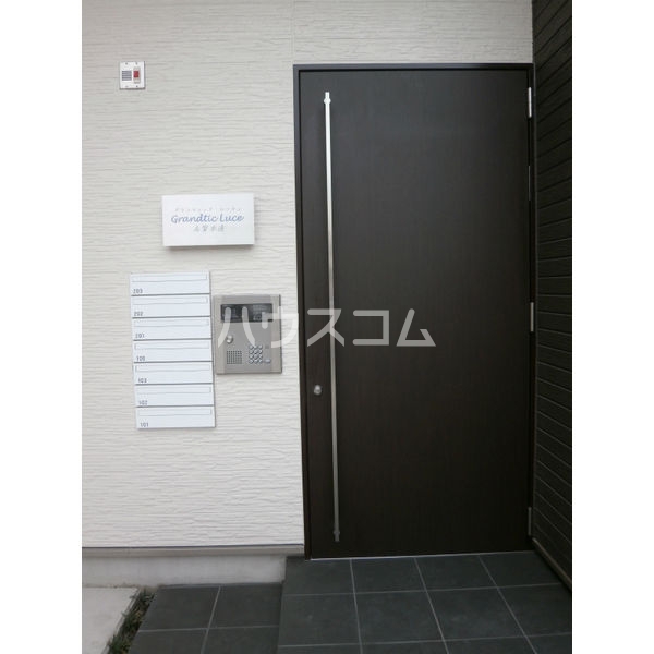 23/30 エントランス