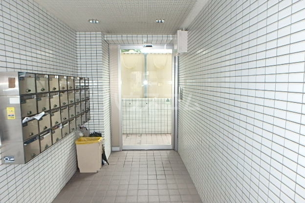 21/30 エントランス