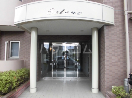 21/30 エントランス