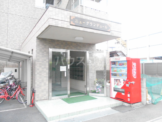 27/30 エントランス