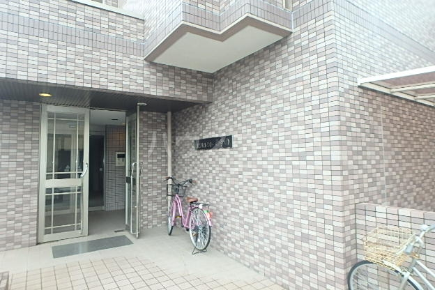 16/25 エントランス