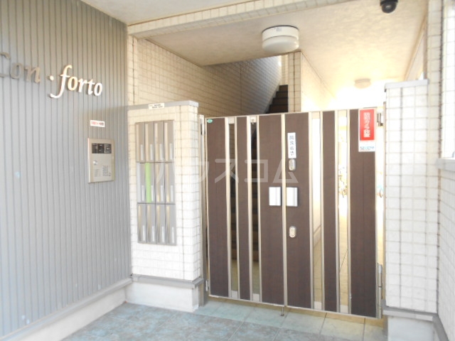 21/30 エントランス