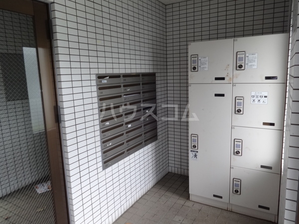 19/30 エントランス