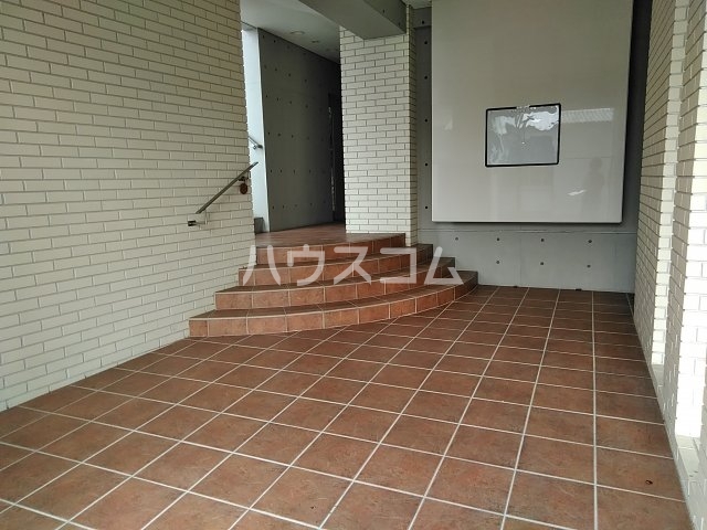 25/29 エントランス