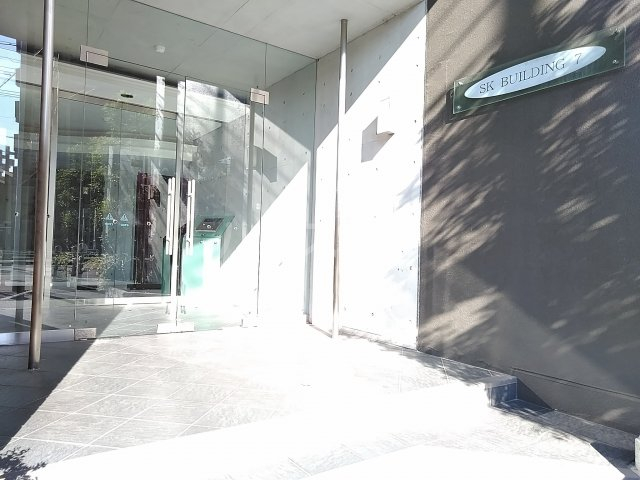 27/30 エントランス