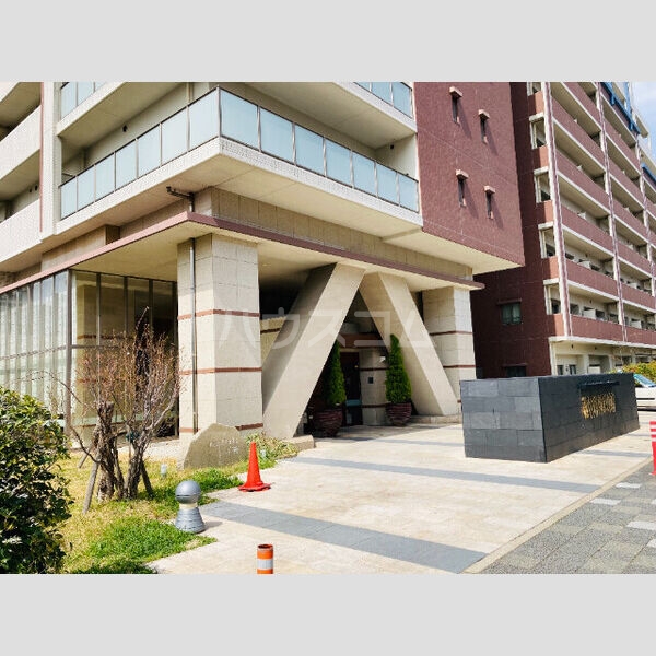 18/25 エントランス