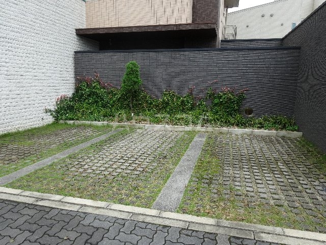 27/30 駐車場