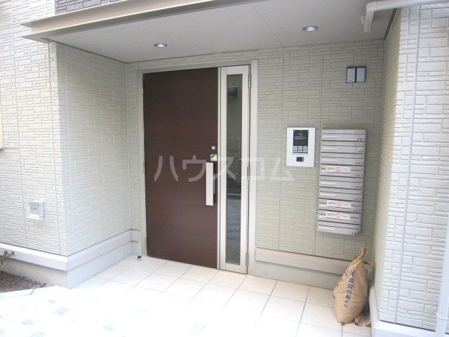 18/28 エントランス