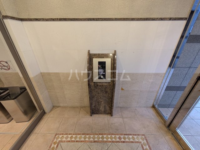 20/21 エントランス