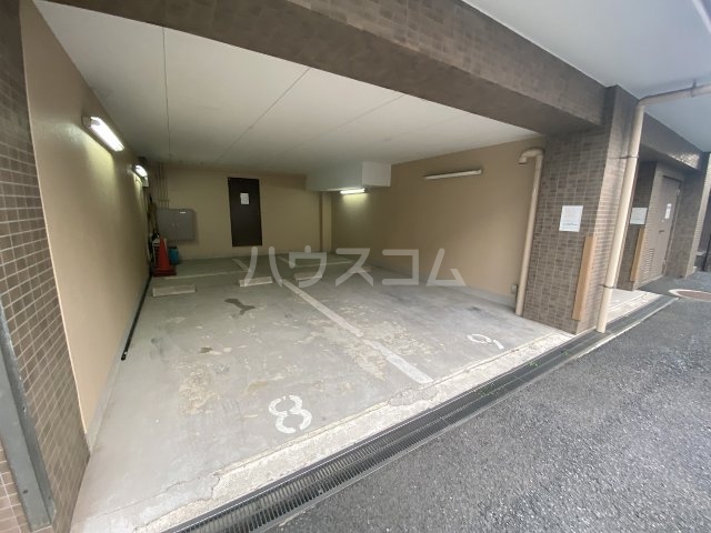 23/30 駐車場