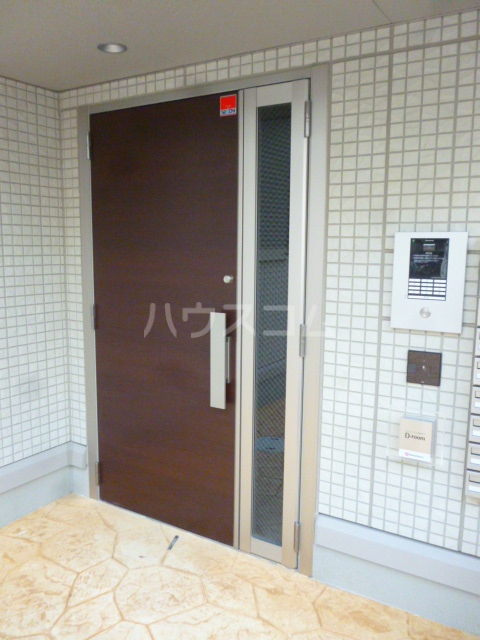 15/23 エントランス