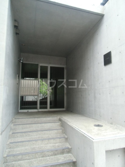 22/26 エントランス