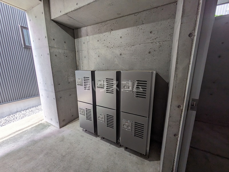 23/28 エントランス