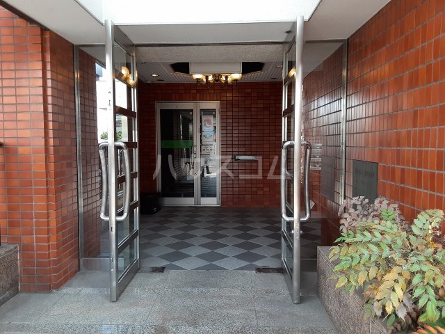 24/28 エントランス