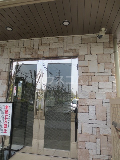 18/28 エントランス