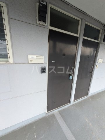 24/30 エントランス