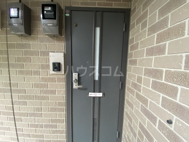 18/27 エントランス