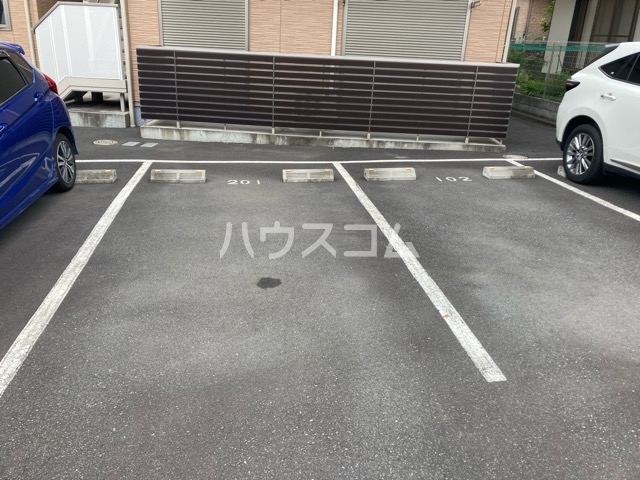 15/15 駐車場