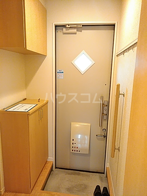 18/27 エントランス