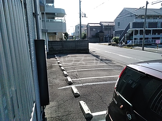 2/5 駐車場