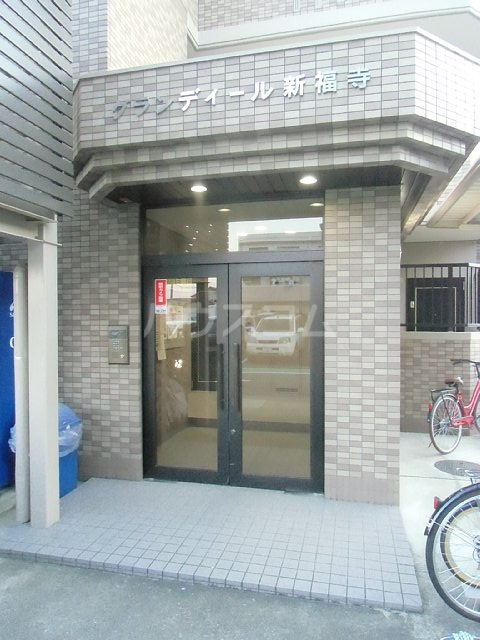 21/26 エントランス