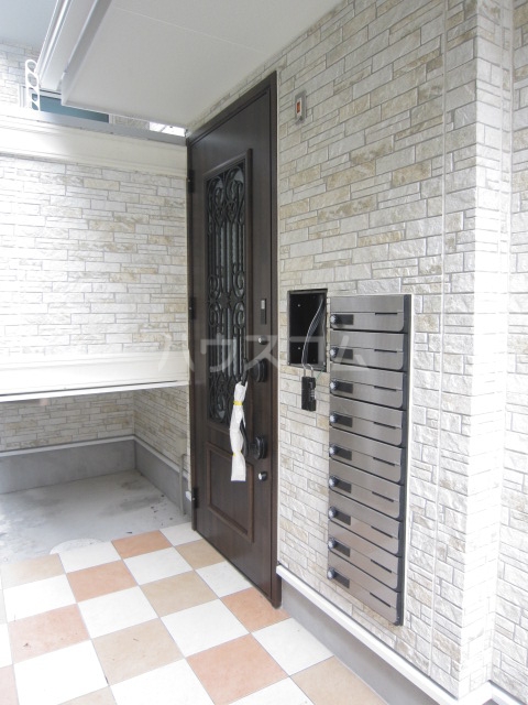 18/28 エントランス