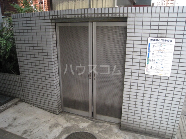 18/30 エントランス