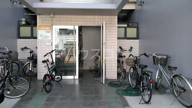 21/25 エントランス