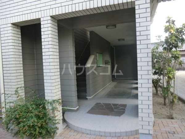 22/30 エントランス