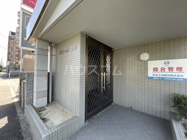 23/30 エントランス