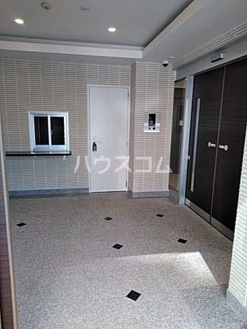 27/30 エントランス