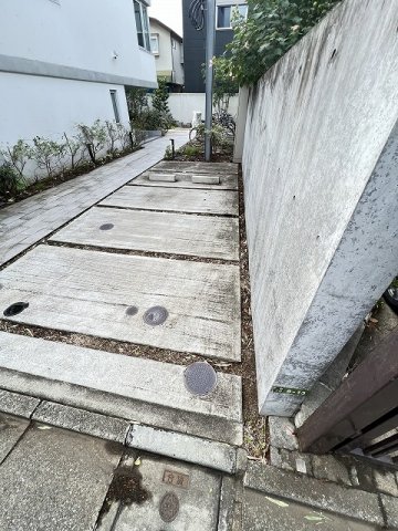 27/30 駐車場