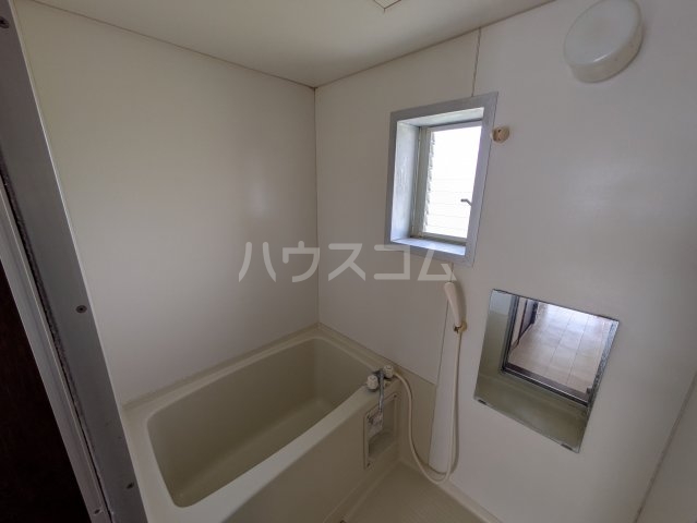 13/27 浴室
