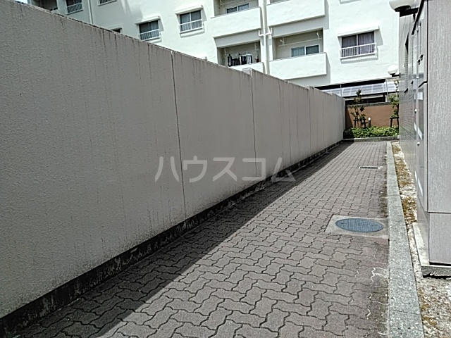 21/30 エントランス