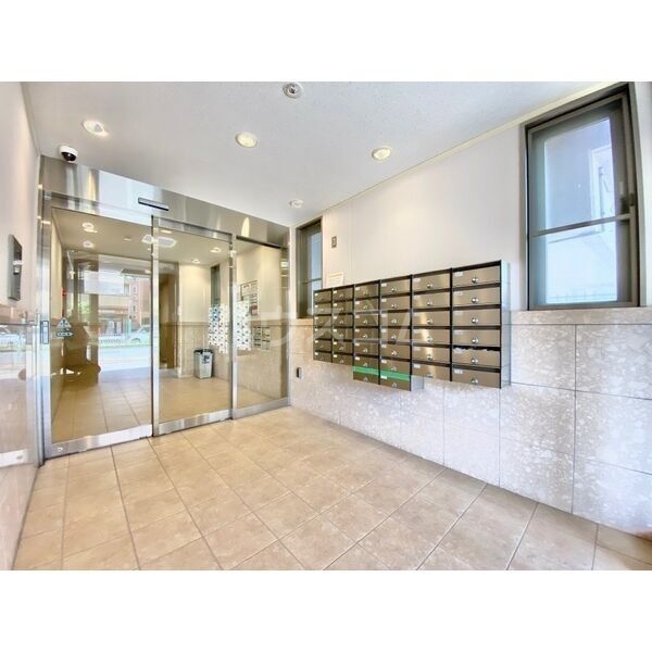 16/18 エントランス