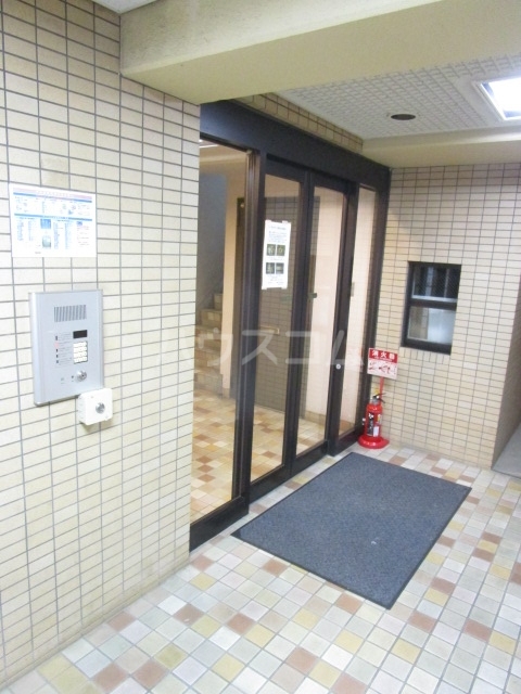 27/30 エントランス