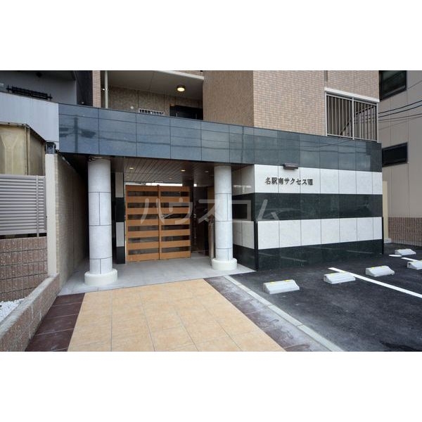 21/30 エントランス