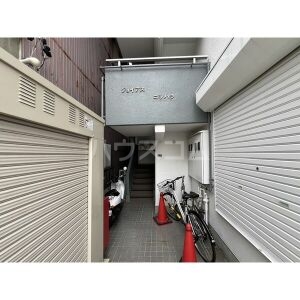 16/23 エントランス