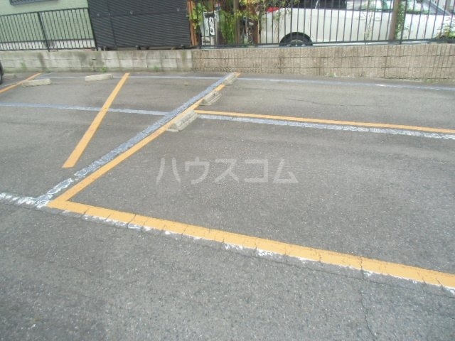 27/30 駐車場
