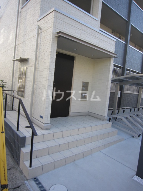 23/30 エントランス