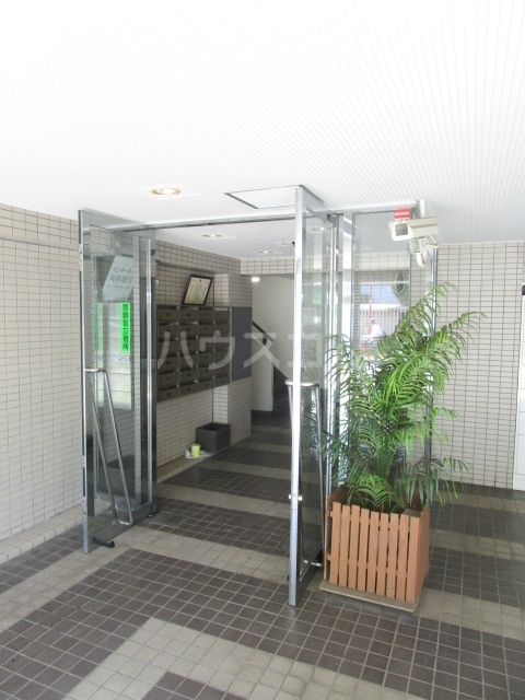 28/30 エントランス