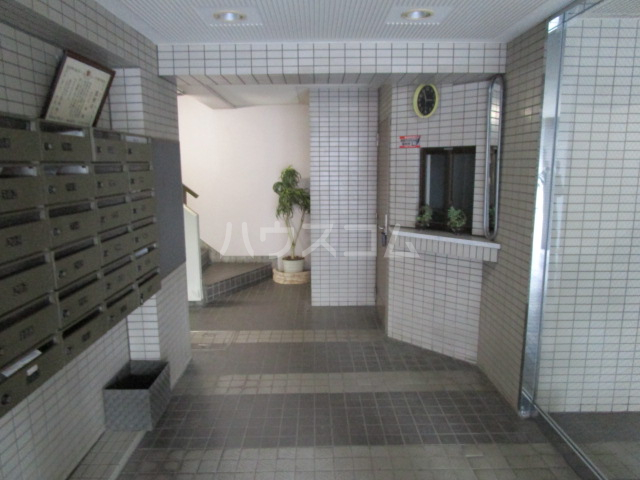 24/30 エントランス