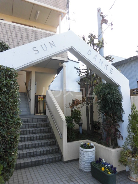 21/29 エントランス