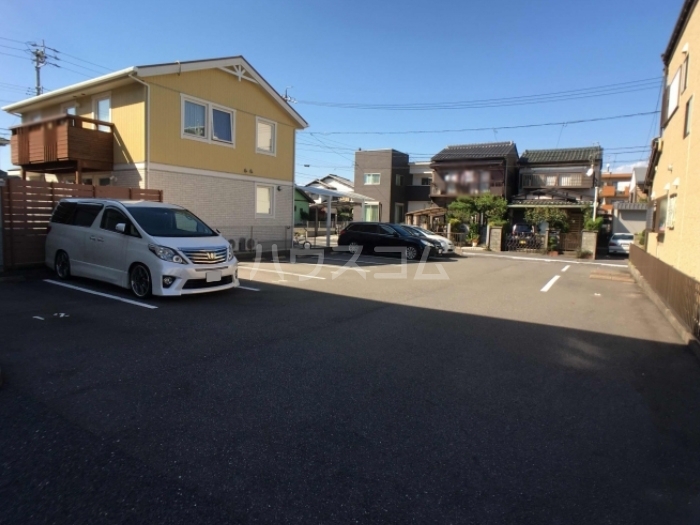 18/21 駐車場