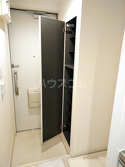 18/27 エントランス