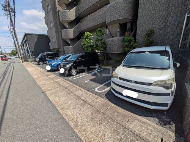 28/30 駐車場