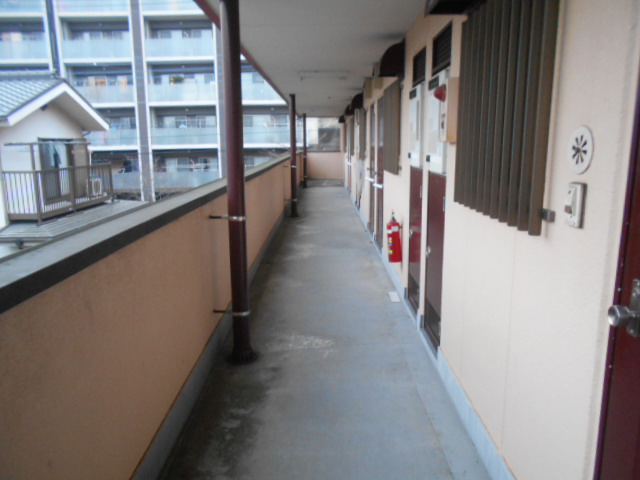 23/30 エントランス