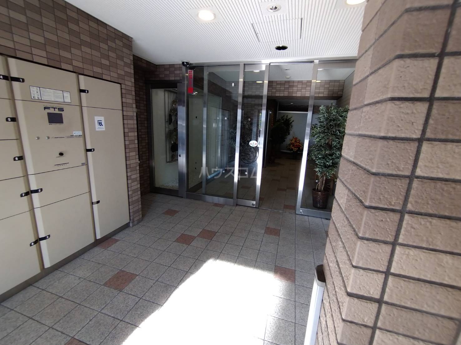 19/28 エントランス