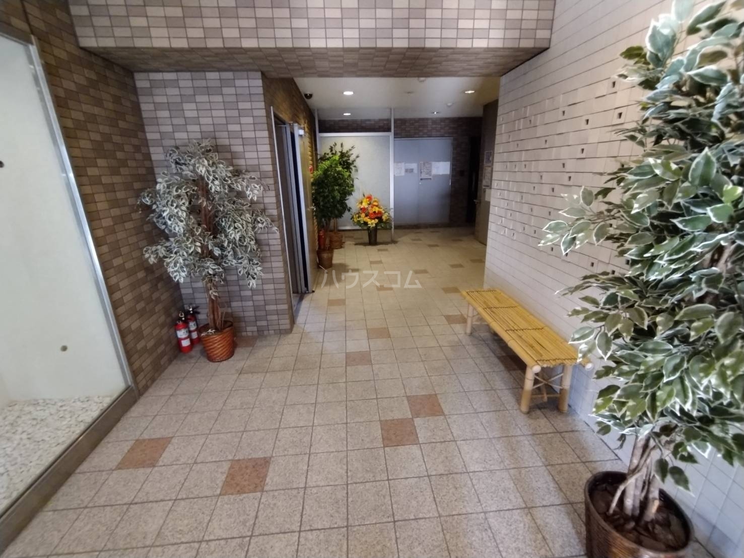 20/28 エントランス