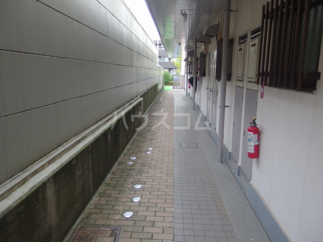 23/30 エントランス